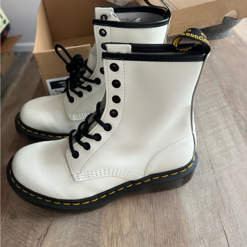 Dr Martens 1460 Leather combat boots size 7 - Picture 2 of 8